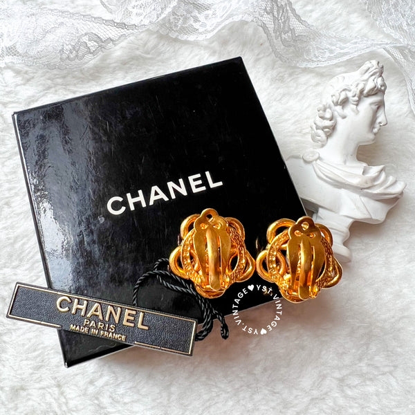 Vintage Chanel 24K GP Camélia Coco Mark Ear Clips
