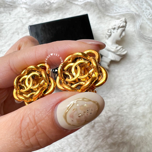 Vintage Chanel 24K GP Camélia Coco Mark Ear Clips