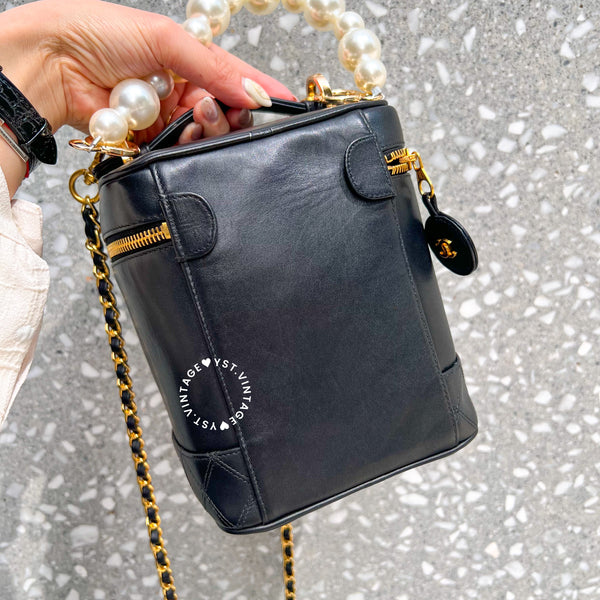 Vintage CHANEL Vertical Vanity Bag - Lambskin Black 007