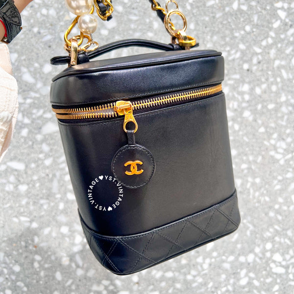 Vintage CHANEL Vertical Vanity Bag - Lambskin Black 007
