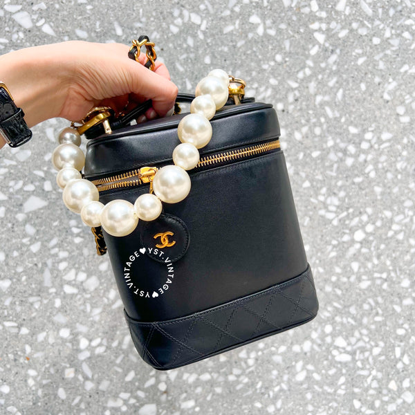 Vintage CHANEL Vertical Vanity Bag - Lambskin Black 007