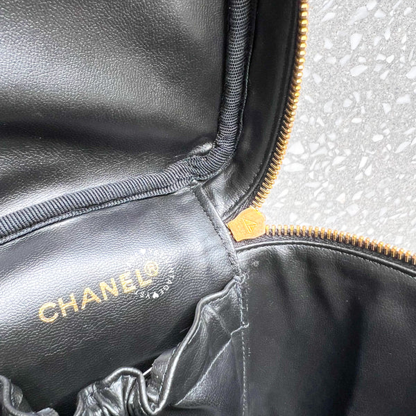 Vintage CHANEL Vertical Vanity Bag - Lambskin Black 007