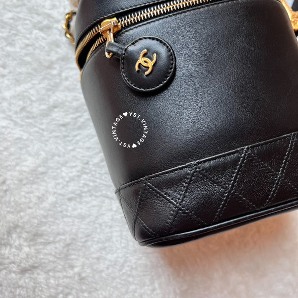 Vintage CHANEL Vertical Vanity Bag - Lambskin Black 008