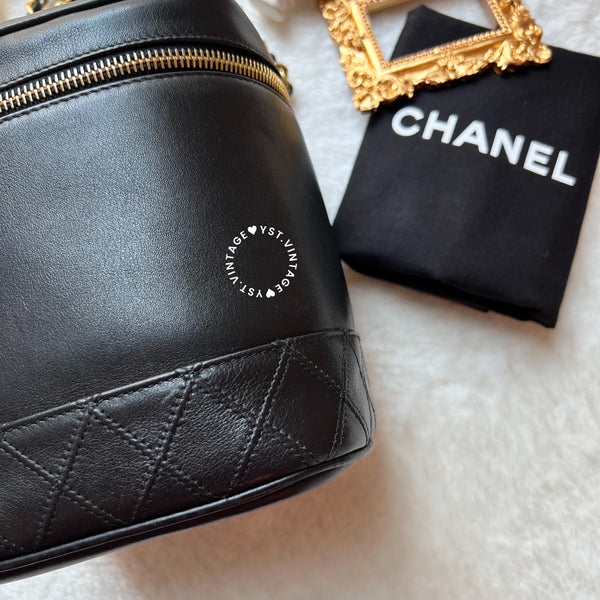 Vintage CHANEL Vertical Vanity Bag - Lambskin Black 008