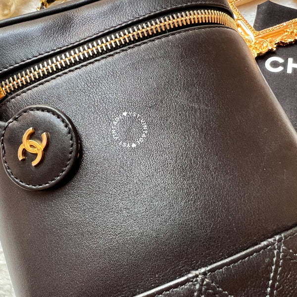 Vintage CHANEL Vertical Vanity Bag - Lambskin Black 008