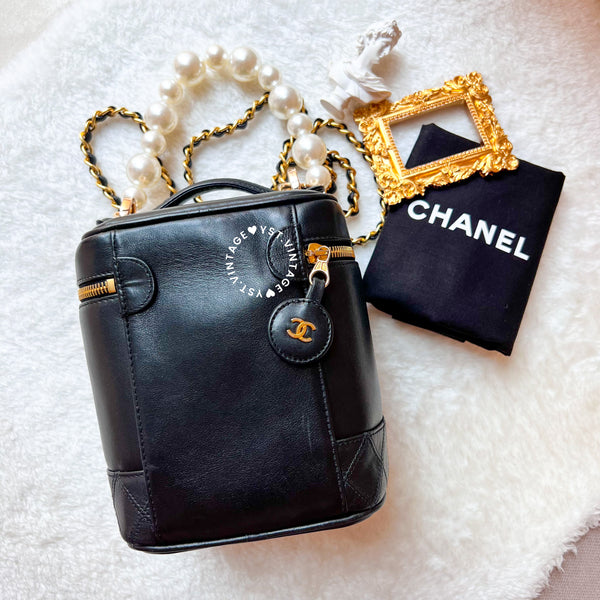 Vintage CHANEL Vertical Vanity Bag - Lambskin Black 008