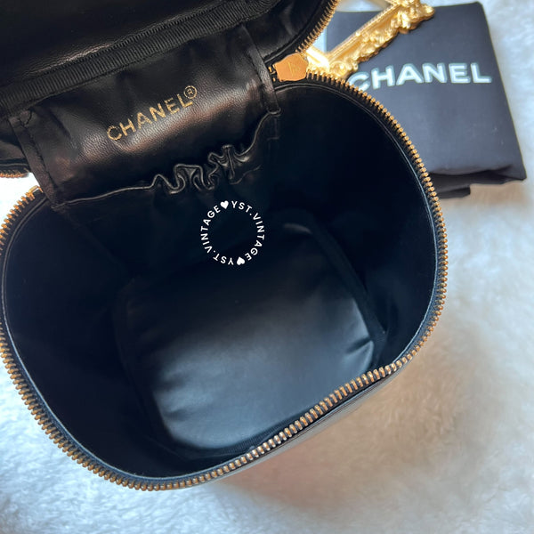 Vintage CHANEL Vertical Vanity Bag - Lambskin Black 008