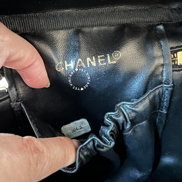 Vintage CHANEL Vertical Vanity Bag - Lambskin Black 008