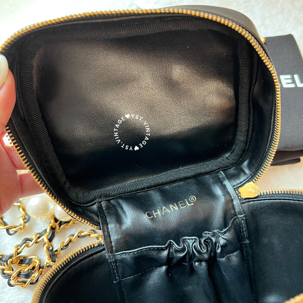Vintage CHANEL Vertical Vanity Bag - Lambskin Black 008