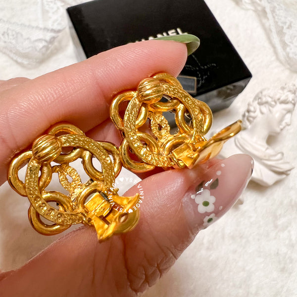 Vintage Chanel 24K GP Camélia Coco Mark Ear Clips