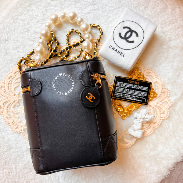 Vintage CHANEL Vertical Vanity Bag - Lambskin Black 009