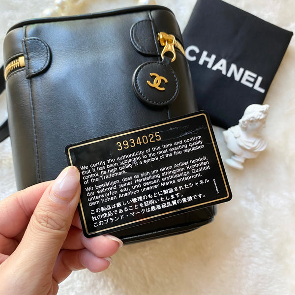 Vintage CHANEL Vertical Vanity Bag - Lambskin Black 005