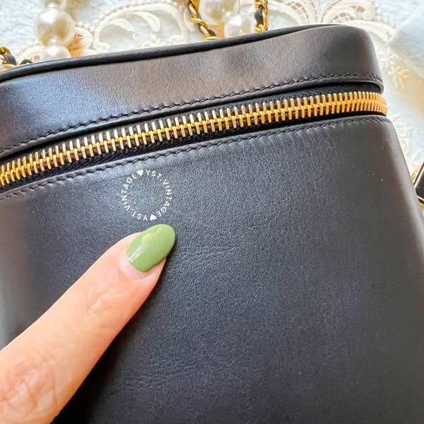 Vintage CHANEL Vertical Vanity Bag - Lambskin Black 009