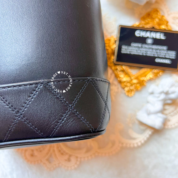 Vintage CHANEL Vertical Vanity Bag - Lambskin Black 009