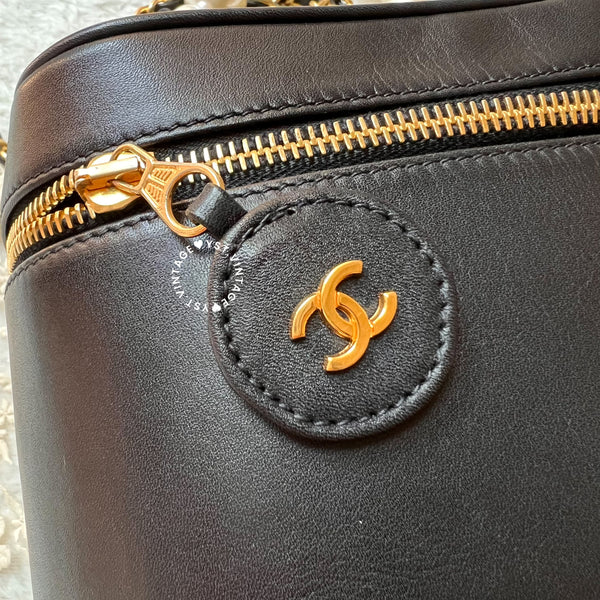 Vintage CHANEL Vertical Vanity Bag - Lambskin Black 009