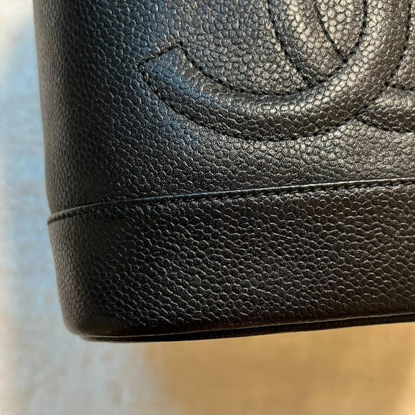 Vintage CHANEL Vertical Vanity Bag - Caviar Black 002