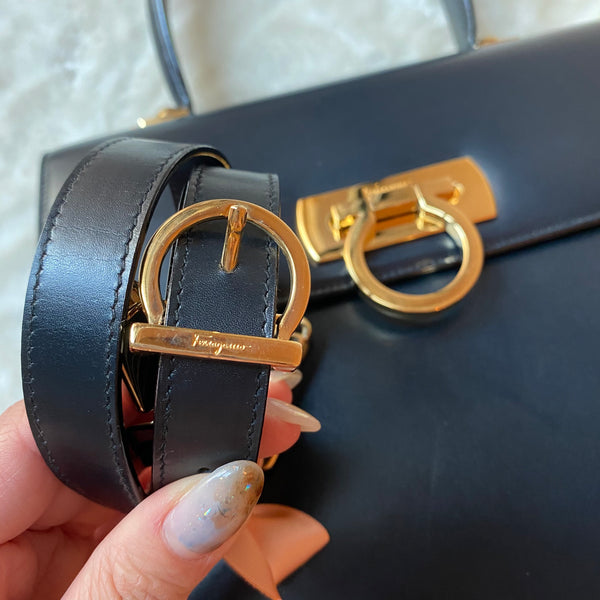 Vintage Salvatore Ferragamo Gancini 2-way (M Size) - Black