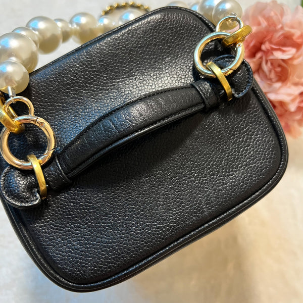 Vintage CHANEL Vertical Vanity Bag - Caviar Black 002