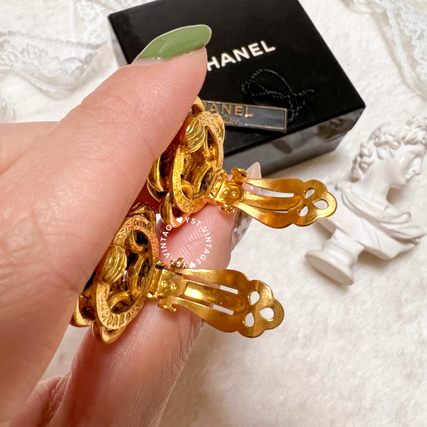 Vintage Chanel 24K GP Camélia Coco Mark Ear Clips