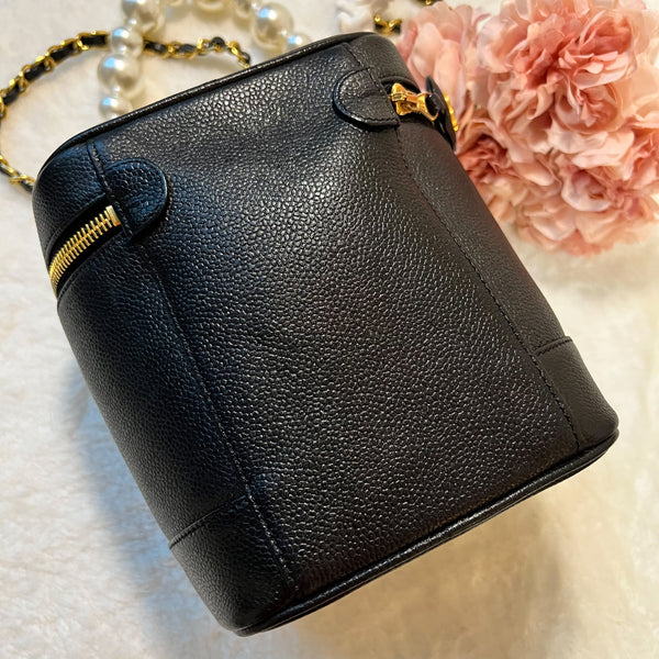 Vintage CHANEL Vertical Vanity Bag - Caviar Black 002