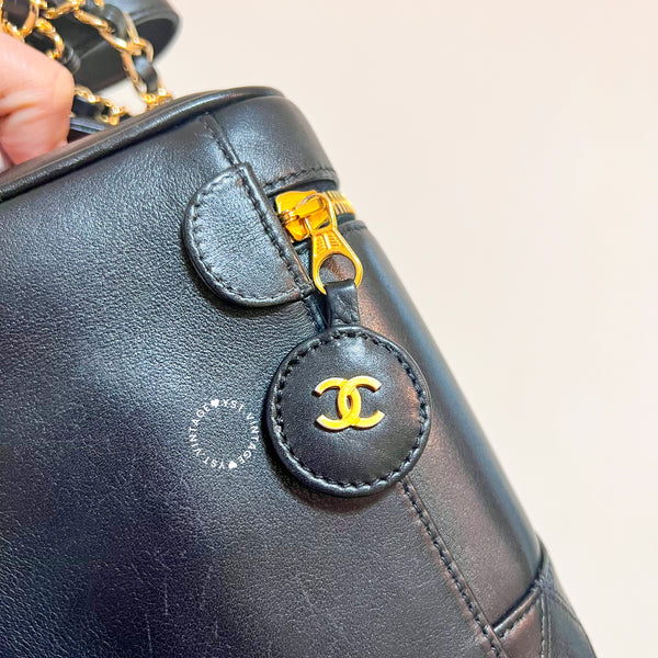 Vintage CHANEL Vertical Vanity Bag - Lambskin Black 012