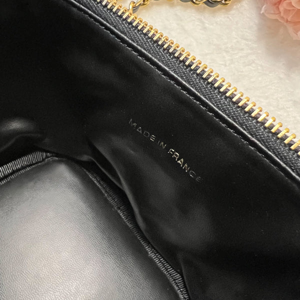Vintage CHANEL Vertical Vanity Bag - Caviar Black 002