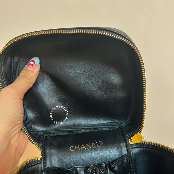 Vintage CHANEL Vertical Vanity Bag - Lambskin Black 012