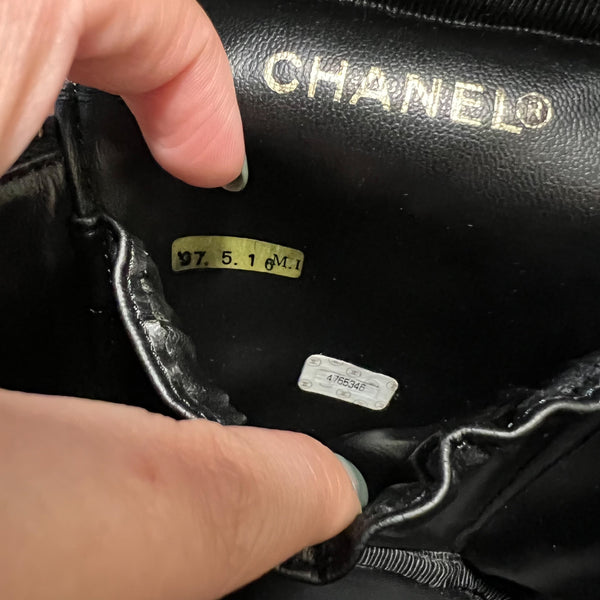 Vintage CHANEL Vertical Vanity Bag - Caviar Black 002