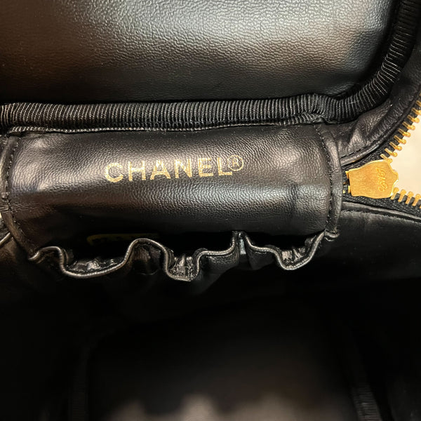 Vintage CHANEL Vertical Vanity Bag - Caviar Black 002