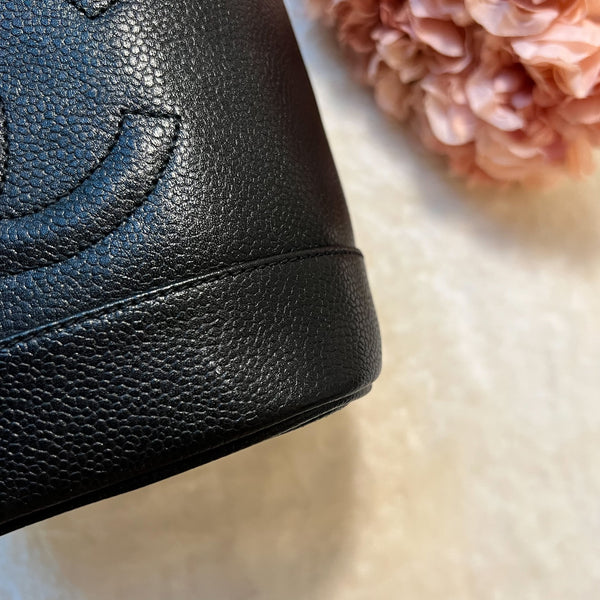 Vintage CHANEL Vertical Vanity Bag - Caviar Black 002