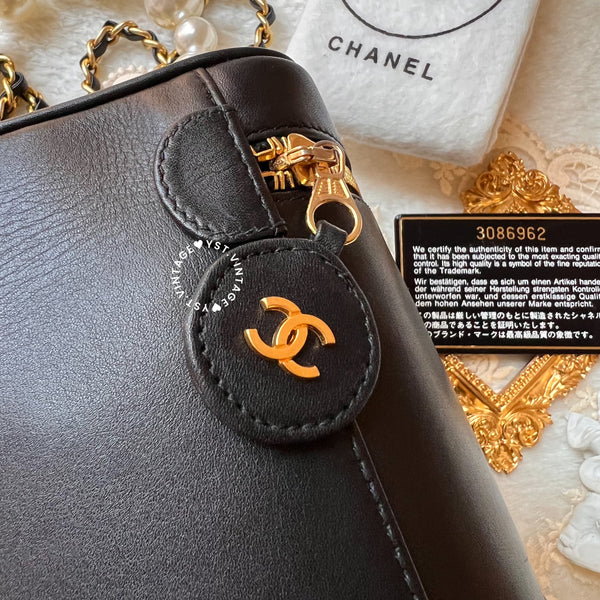 Vintage CHANEL Vertical Vanity Bag - Lambskin Black 009