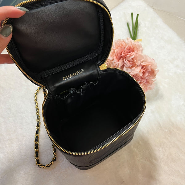 Vintage CHANEL Vertical Vanity Bag - Caviar Black 002