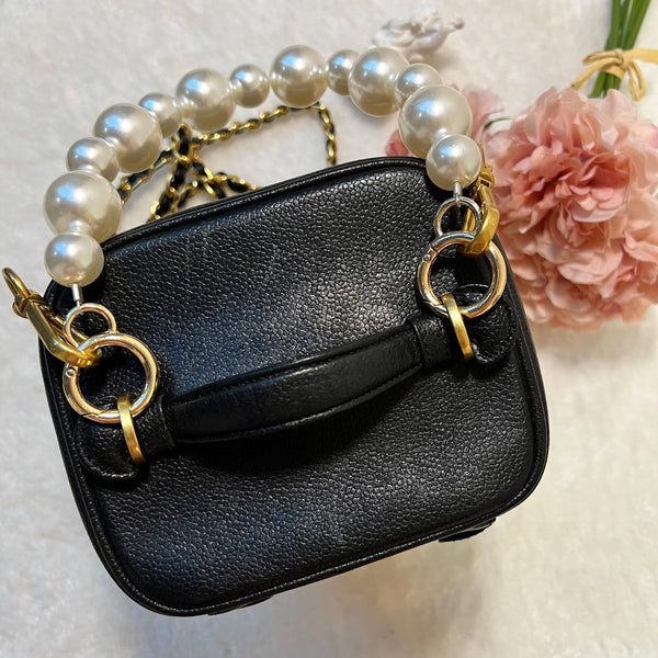 Vintage CHANEL Vertical Vanity Bag - Caviar Black 002