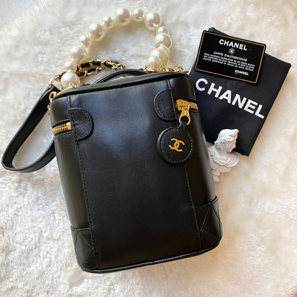 Vintage CHANEL Vertical Vanity Bag - Lambskin Black 005