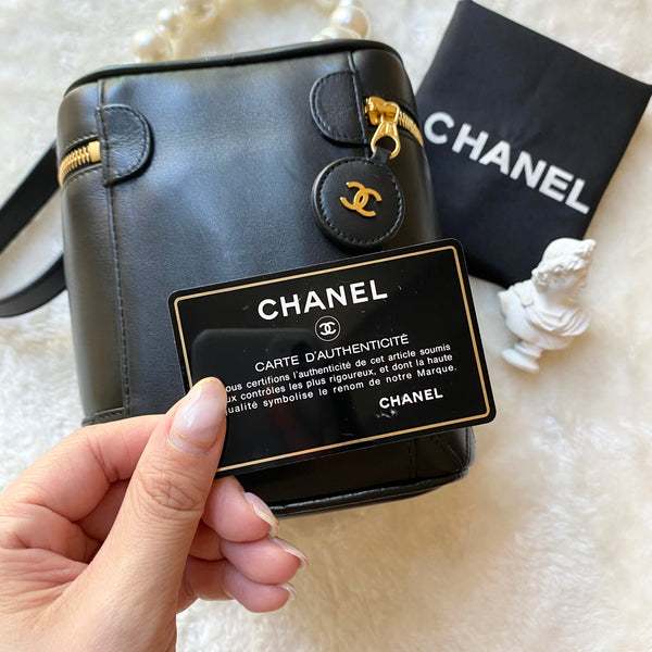 Vintage CHANEL Vertical Vanity Bag - Lambskin Black 005