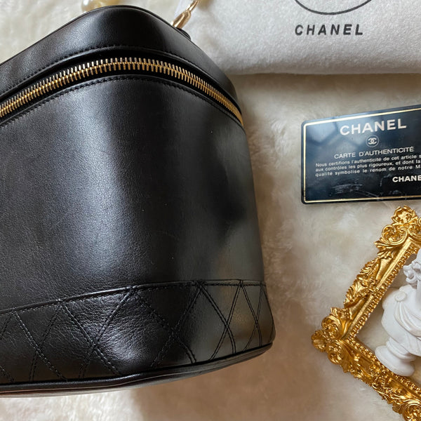 Vintage CHANEL Vertical Vanity Bag - Lambskin Black