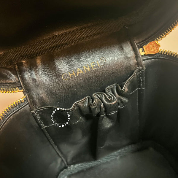 Vintage CHANEL Vertical Vanity Bag - Lambskin Black 012