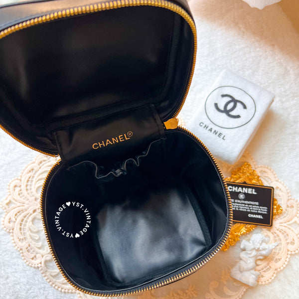 Vintage CHANEL Vertical Vanity Bag - Lambskin Black 009