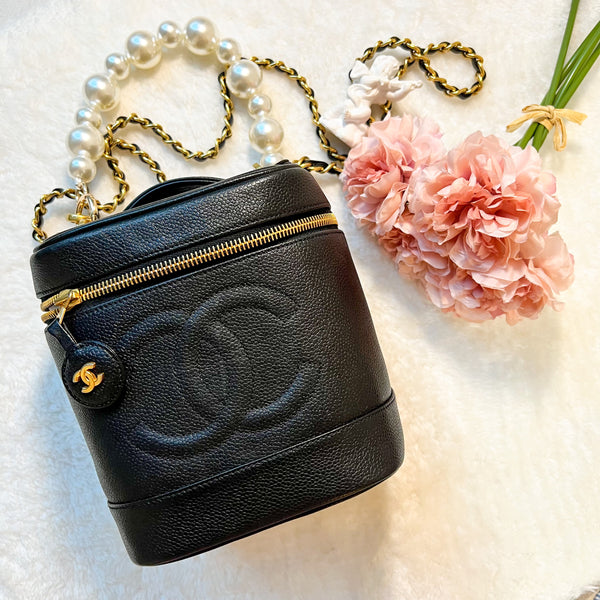 Vintage CHANEL Vertical Vanity Bag - Caviar Black 002