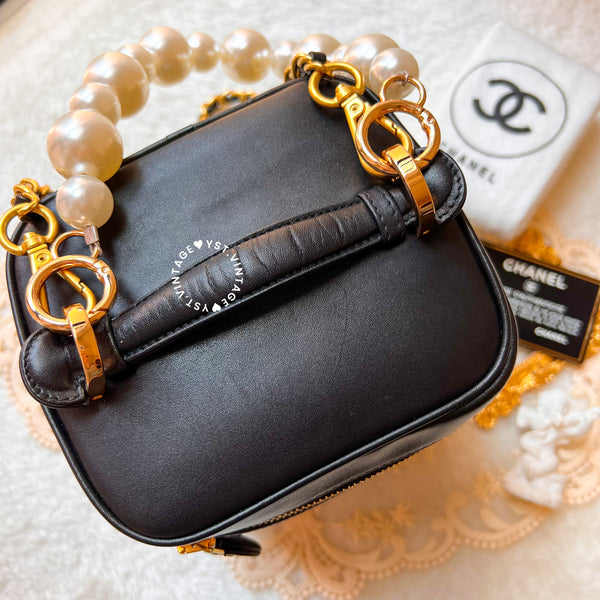 Vintage CHANEL Vertical Vanity Bag - Lambskin Black 009
