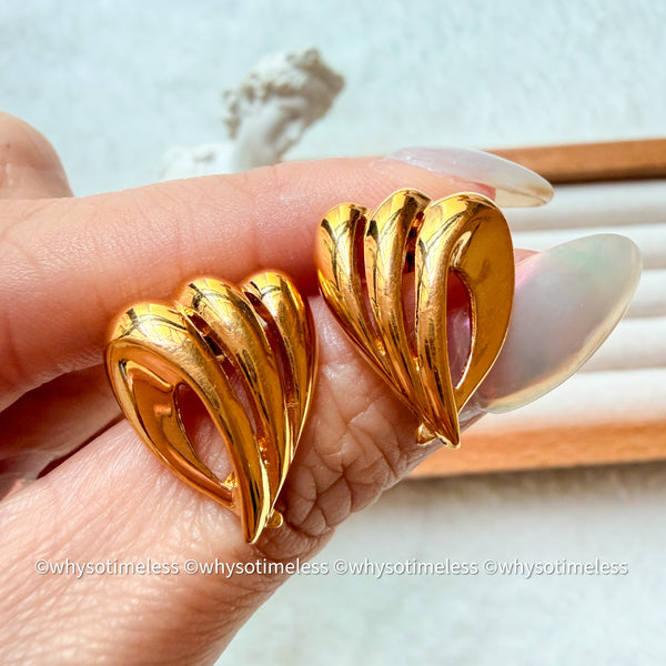 Vintage Monet 1980’s Shell Shape Ear Clips