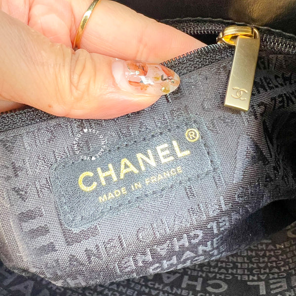 Vintage Chanel Camellia Vivian Tote Bag - Black