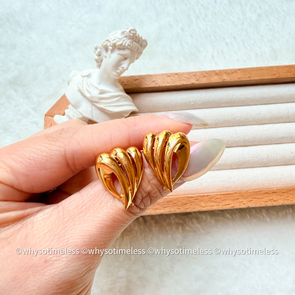 Vintage Monet 1980’s Shell Shape Ear Clips