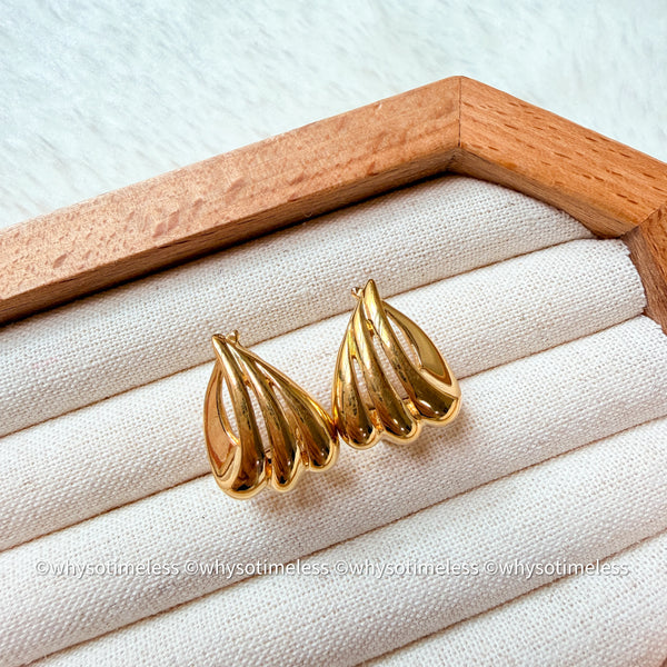 Vintage Monet 1980’s Shell Shape Ear Clips