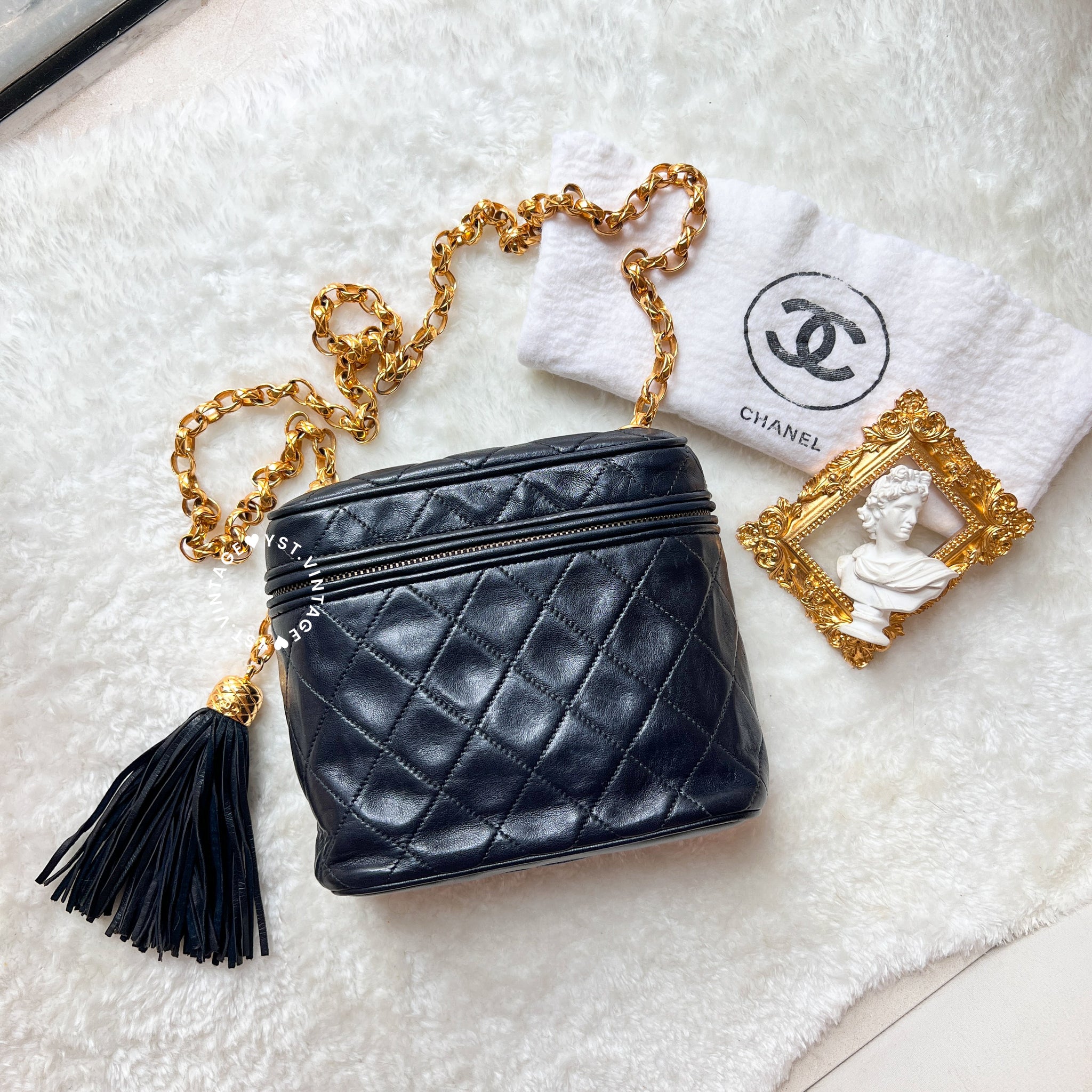 【20%OFF】Vintage Chanel Mini Vanity With 24KGP Bijoux Chain - Black