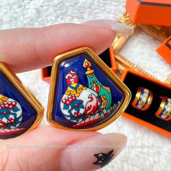 Vintage HERMÈS Émail Shippo Chinese Vase Pattern Ear Clips - Navy