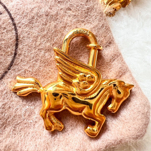 Vintage HERMÈS 1993's Cadena Pegasus Lock - Gold