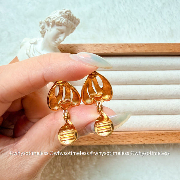 Vintage Monet 1980’s Shell Shape Ear Clips