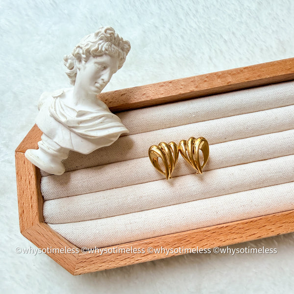 Vintage Monet 1980’s Shell Shape Ear Clips