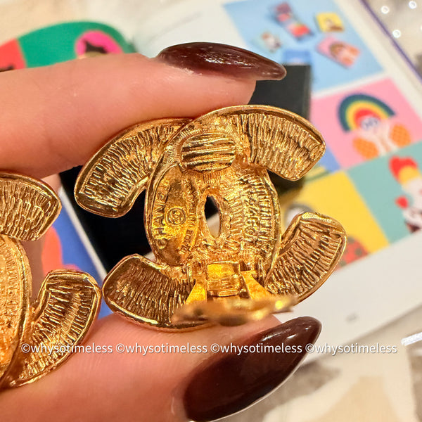 Vintage Chanel 24KGP Quilted Bird Motif Ear Clips